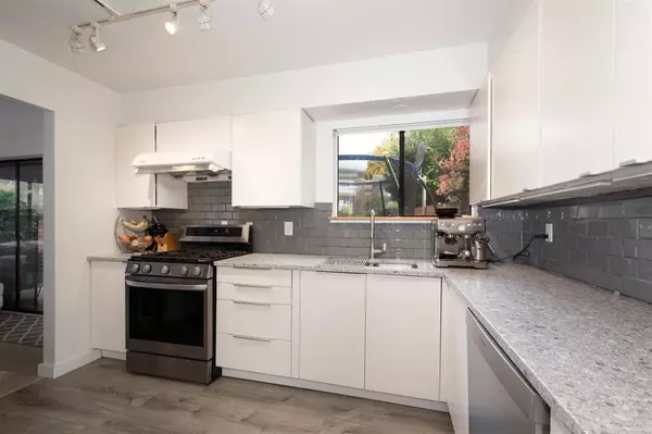 2366 Marine DR West Vancouver, BC V7V 1K8