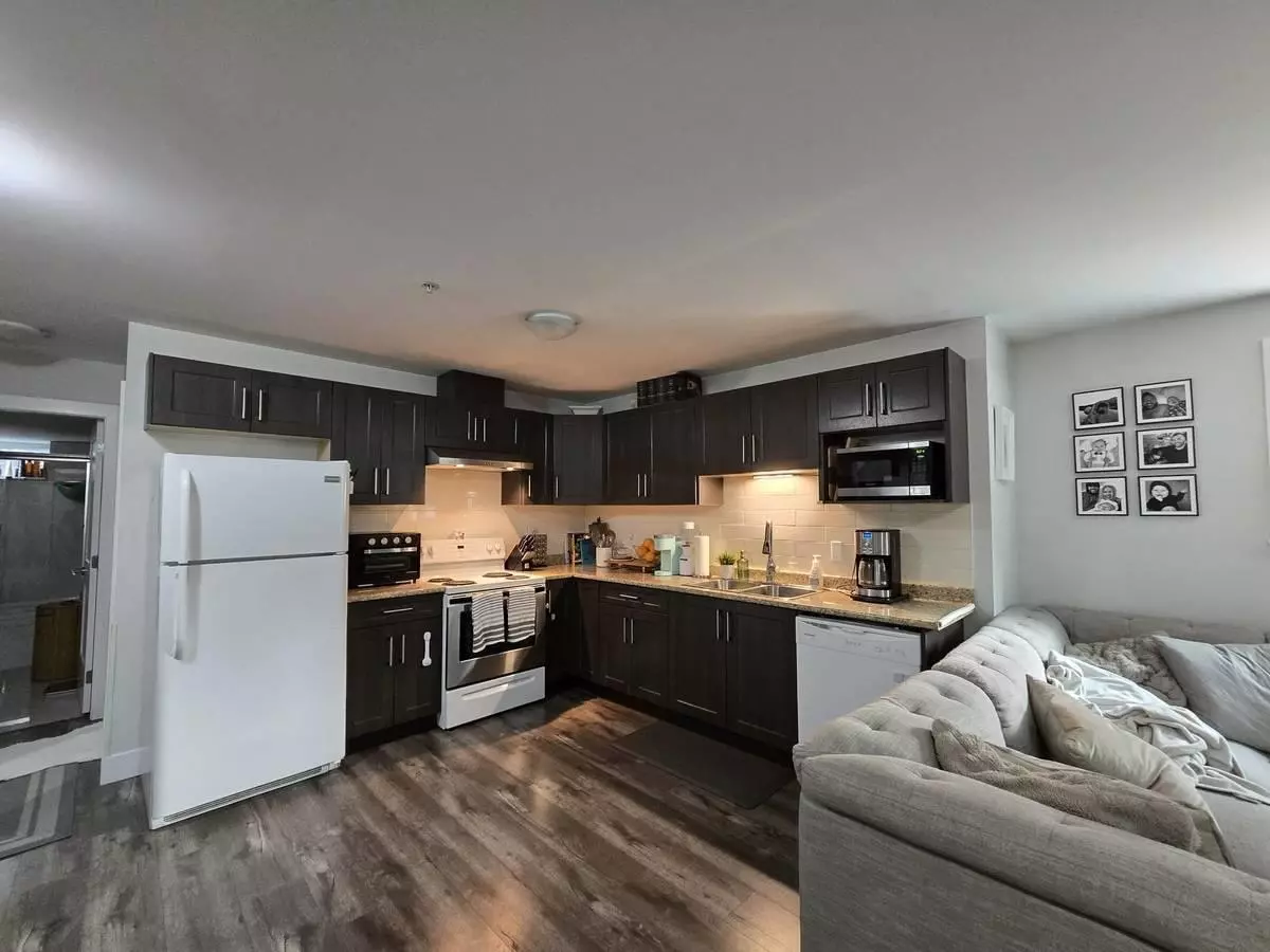 Maple Ridge, BC V2X 4A8,20385 123 Ave #Suite
