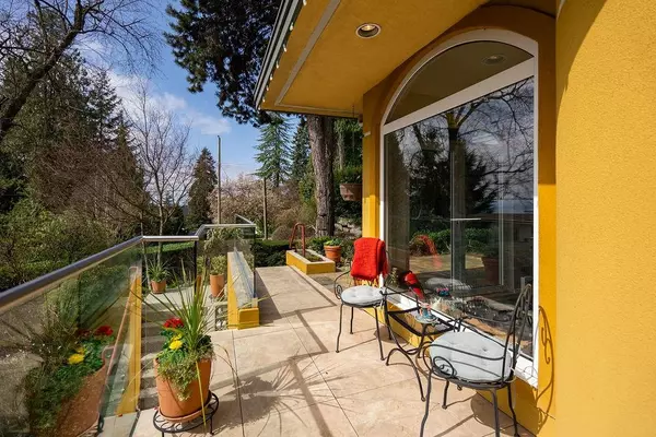 West Vancouver, BC V7V 3A3,2635 Rosebery AVE