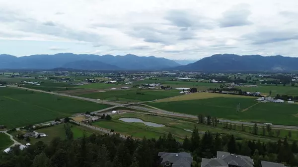 Chilliwack, BC V4Z 1K7,51075 Falls CT #242