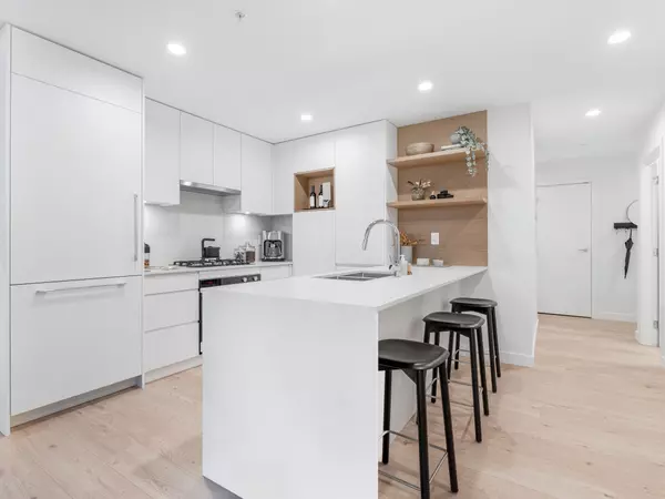 Burnaby, BC V5C 0N4,2181 Madison AVE #3703
