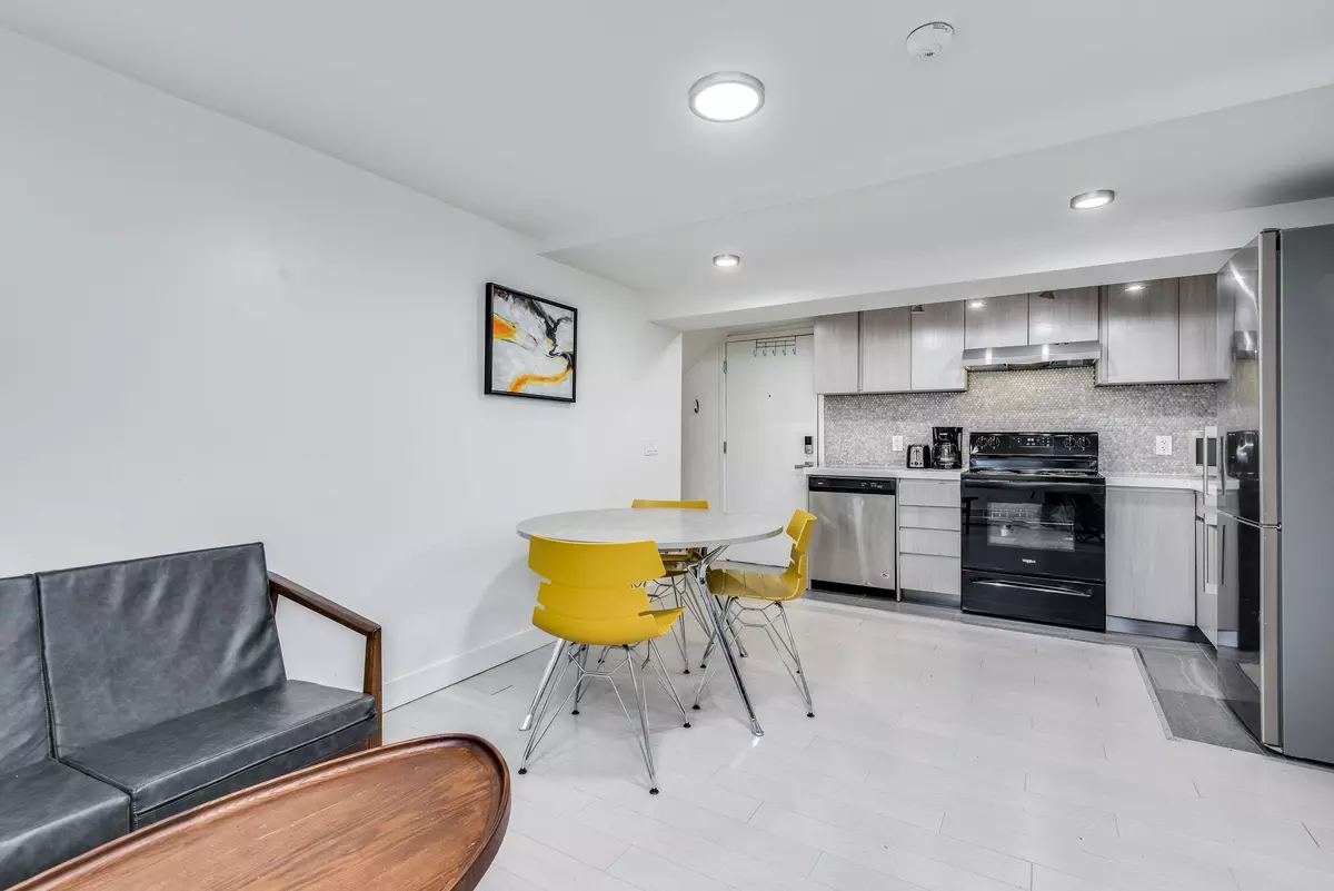 Vancouver, BC V6G 1G2,1425 Haro Street #003