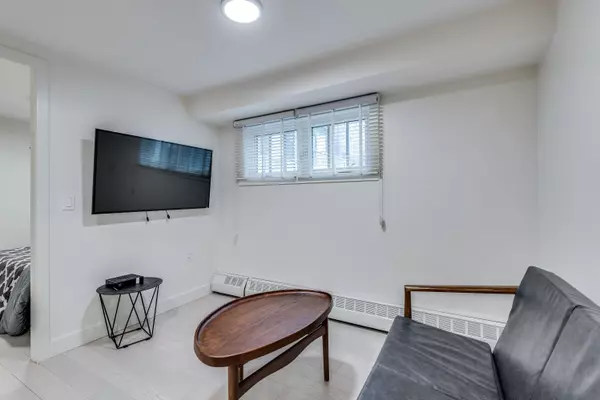 Vancouver, BC V6G 1G2,1425 Haro Street #003