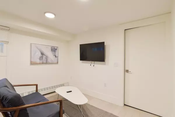 Vancouver, BC V6G 1G2,1425 Haro Street #002