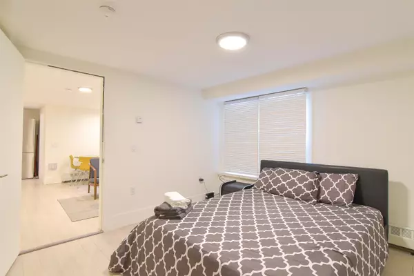 Vancouver, BC V6G 1G2,1425 Haro Street #002