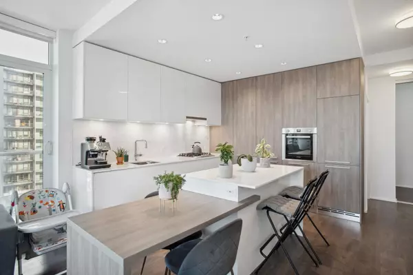 Burnaby, BC V5C 0K6,1955 Alpha WAY #2812