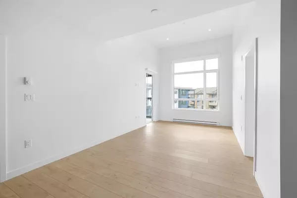 Surrey, BC V3W 8J5,13788 76 AVE #419