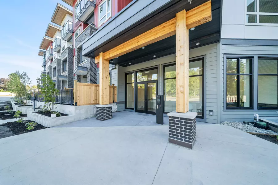 13788 76 AVE #419, Surrey, BC V3W 8J5