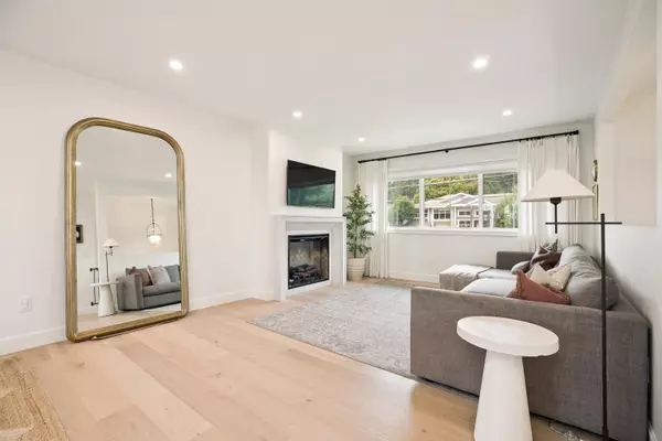 Coquitlam, BC V3K 2Y8,2250 Gale AVE