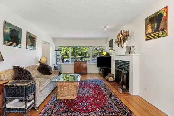 North Vancouver, BC V7N 2G9,415 W 26th ST