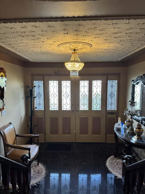 Vancouver, BC V5K 2N5,2942 Adanac ST