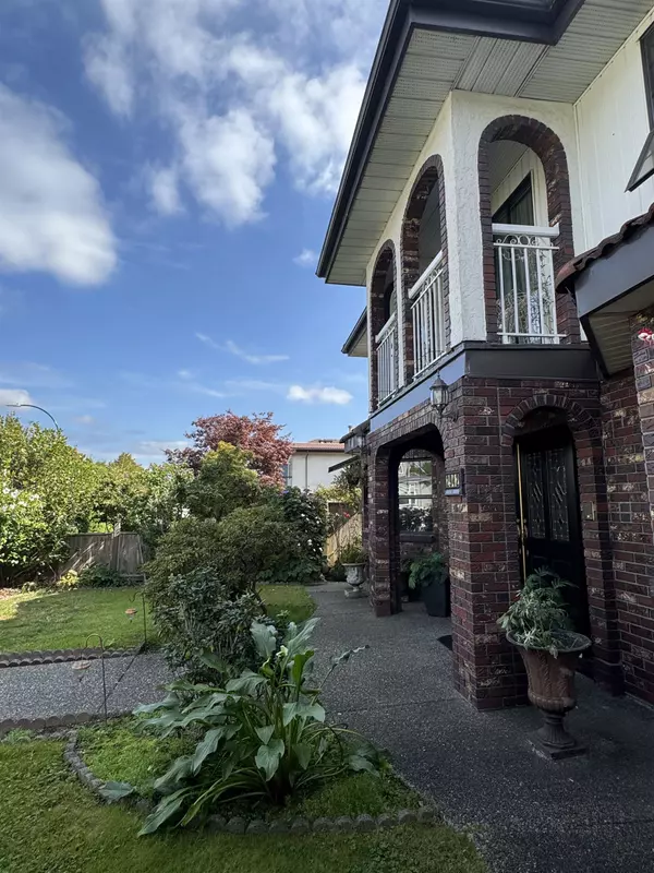 Vancouver, BC V5K 2N5,2942 Adanac ST