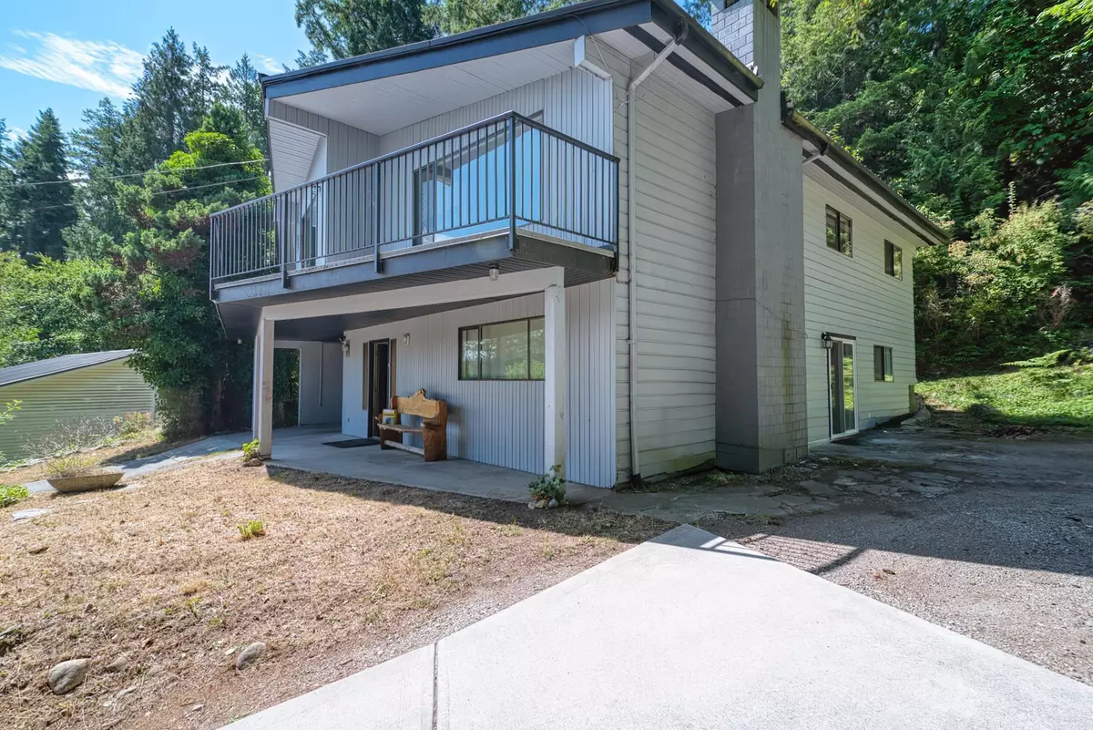 Sechelt, BC V0N 3A0,5713 Salmon DR