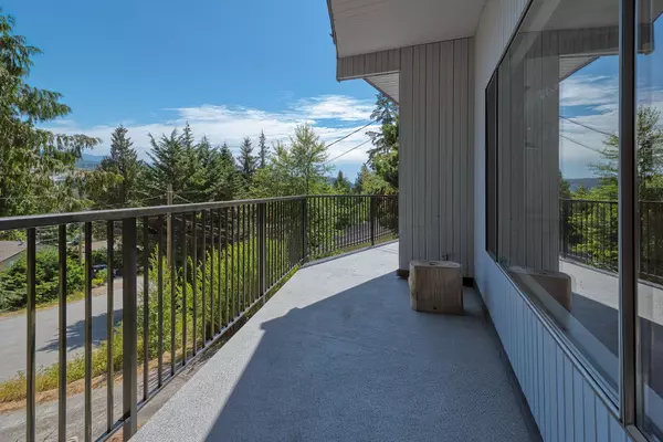 5713 Salmon DR Sechelt, BC V0N 3A0