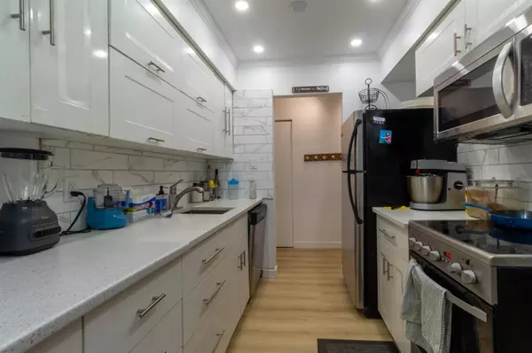 Burnaby, BC V3N 1E1,7428 19th AVE #106