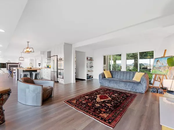 West Vancouver, BC V7S 2E2,1040 Crestline RD