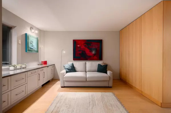 West Vancouver, BC V7V 4G8,150 24th ST #1001-02