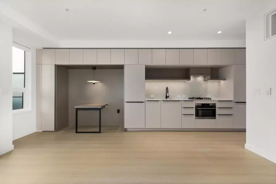 2015 St. Johns ST #209, Port Moody, BC V3H 2A2