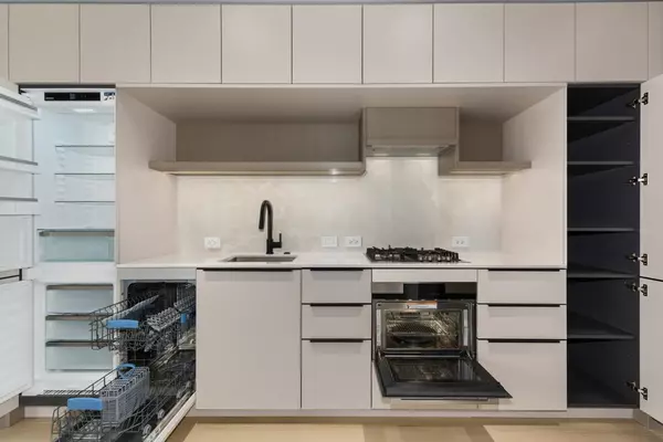 Port Moody, BC V3H 2A2,2015 St. Johns ST #209