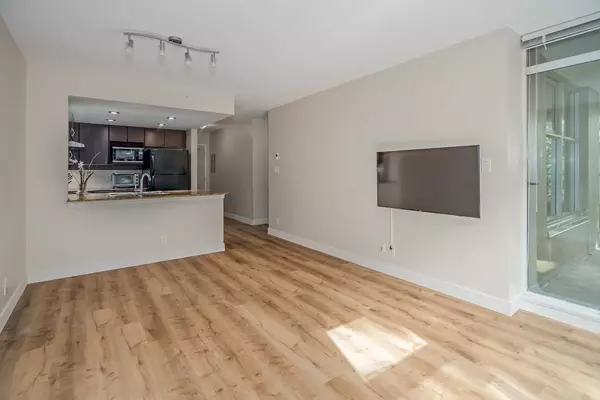 Burnaby, BC V5A 0A4,9262 University CRES #509