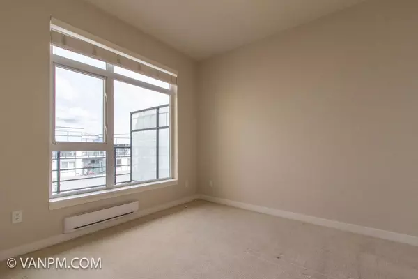 Burnaby, BC V5H 0E1,5248 Grimmer ST #PH11