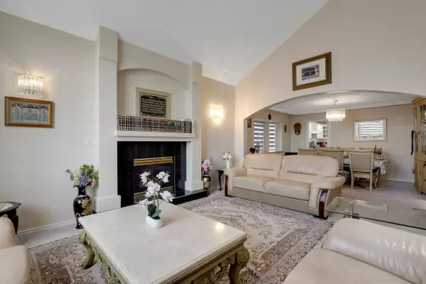 New Westminster, BC V3M 5A7,1210 Salter ST