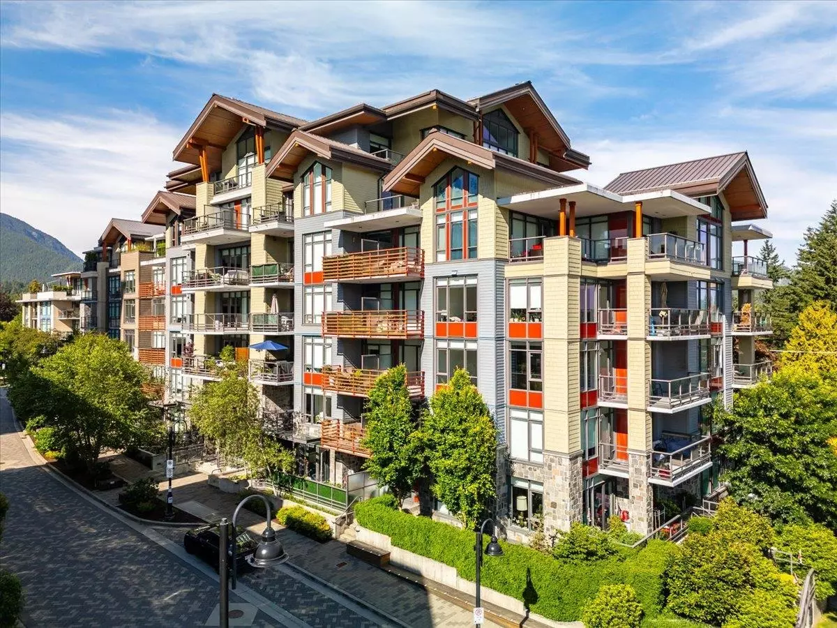 North Vancouver, BC V7J 0B3,2738 Library LN #101