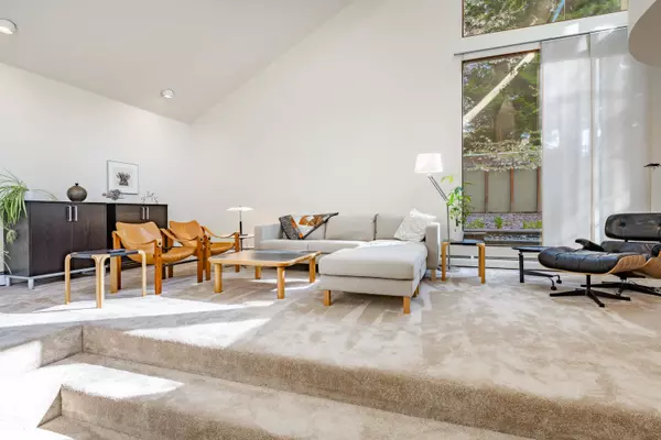 Surrey, BC V4P 3L2,14450 34 AVE