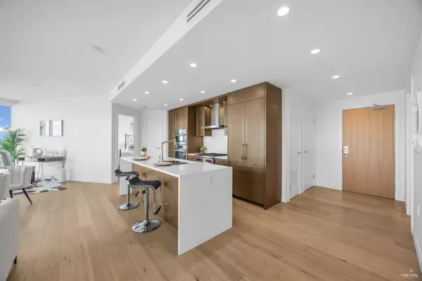 White Rock, BC V4B 0B9,1439 George ST #703