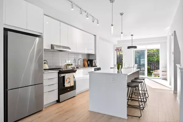 Maple Ridge, BC V2X 9H8,11280 Pazarena PL #1070