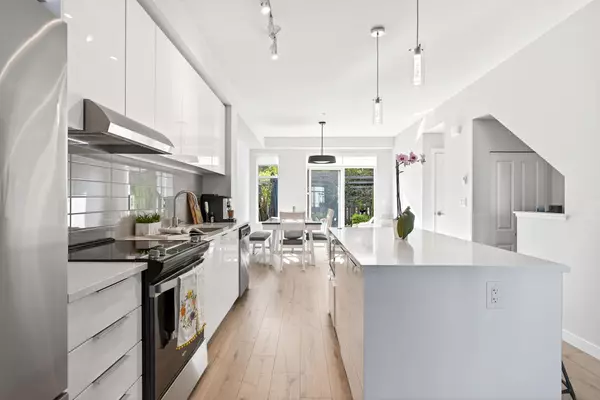 Maple Ridge, BC V2X 9H8,11280 Pazarena PL #1070