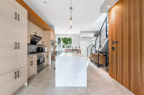 Vancouver, BC V5Z 1W4,969 W 18th AVE