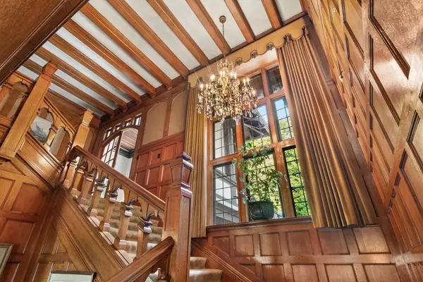 2206 SW Marine DR Vancouver, BC V6P 6C2