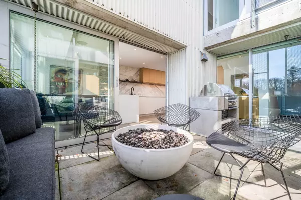 Vancouver, BC V6R 2H6,4387 W 10th AVE #401