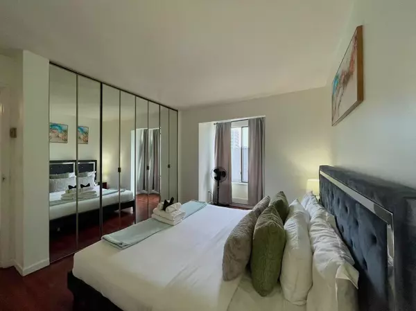 Vancouver, BC V6G 1G2,1405 Haro Street #302