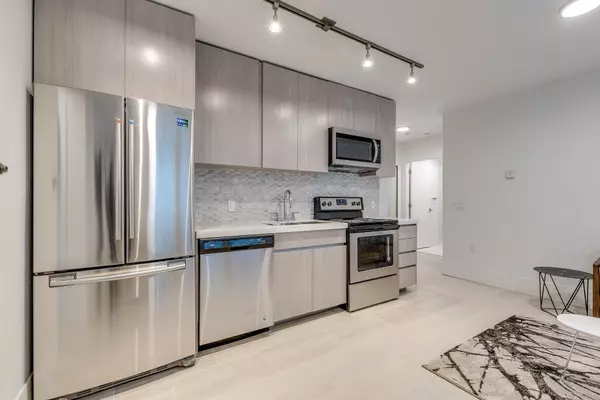 1425 Haro Street #102-PROMO Vancouver, BC V6G 1G2
