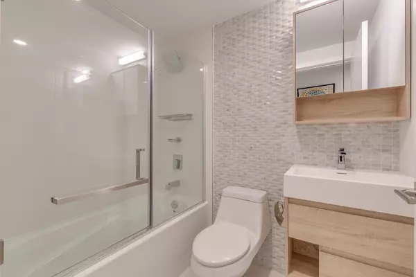 1425 Haro Street #107 -PROMO Vancouver, BC V6G 1G2