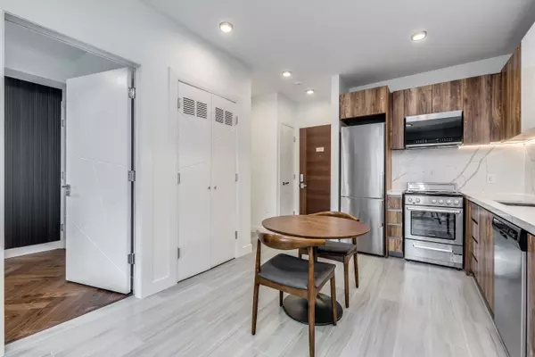 Vancouver, BC V6E 1L4,1168 Pendrell Street #303 - PROMO