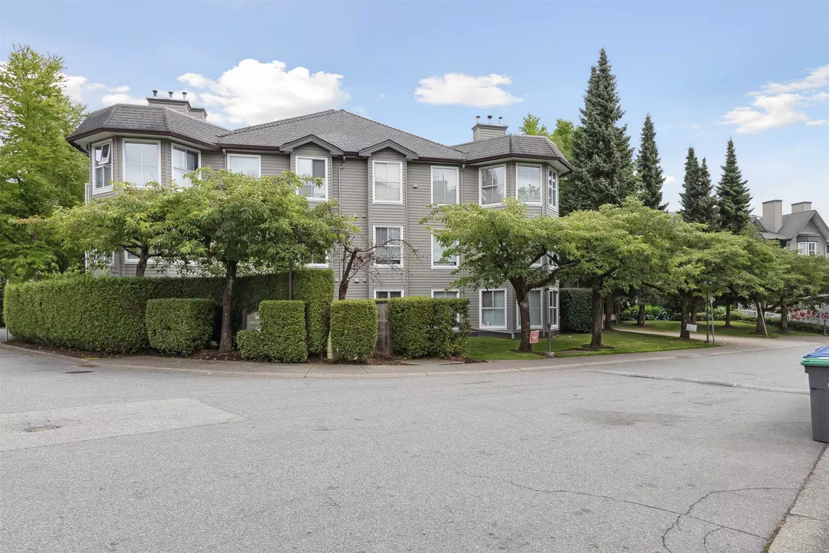 Surrey, BC V3R 0V1,15150 108 AVE #206