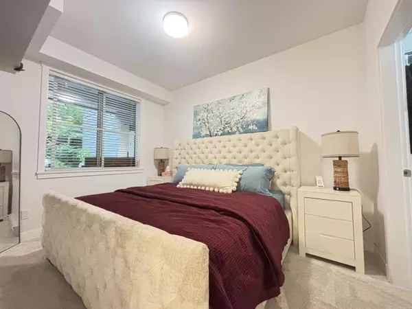 Langley, BC V3A 0L8,5638 201a ST #109