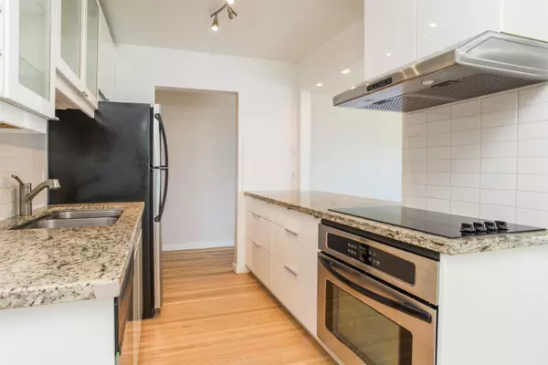 North Vancouver, BC V7M 2N4,1450 Chesterfield AVE #11