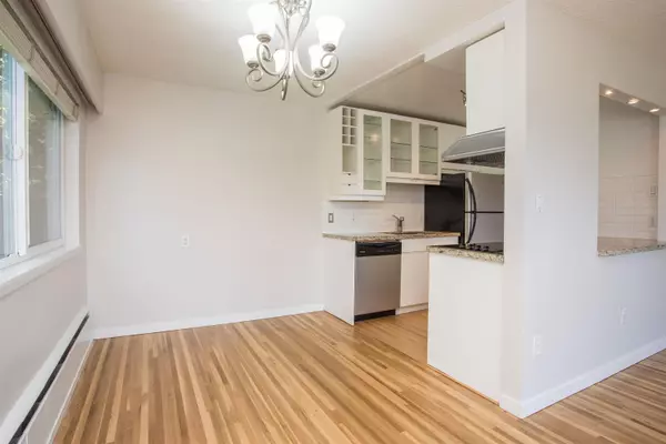 North Vancouver, BC V7M 2N4,1450 Chesterfield AVE #11