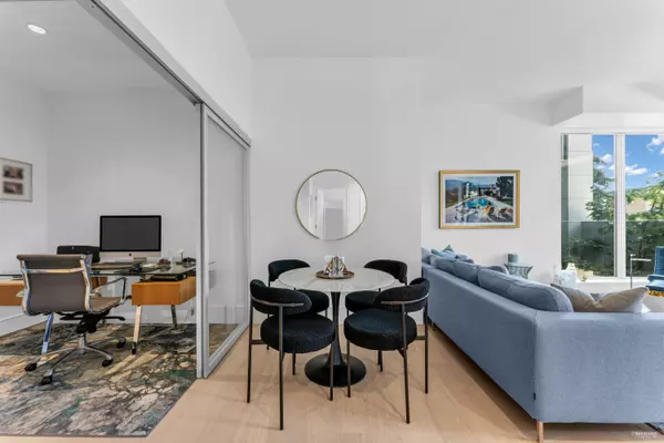 White Rock, BC V4B 0C2,1500 Martin ST #203