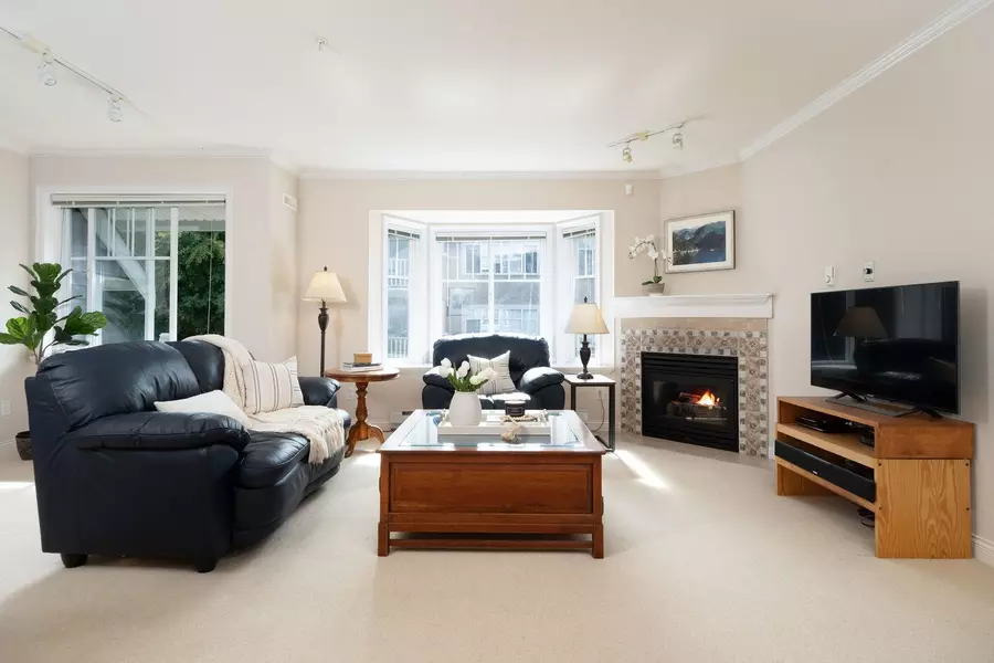 651 St. Andrews AVE, North Vancouver, BC V7L 4M2