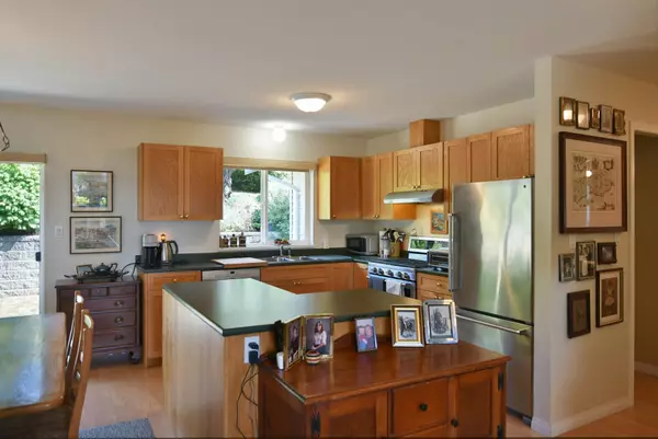Sechelt, BC V7Z 0E6,4716 Whitaker RD