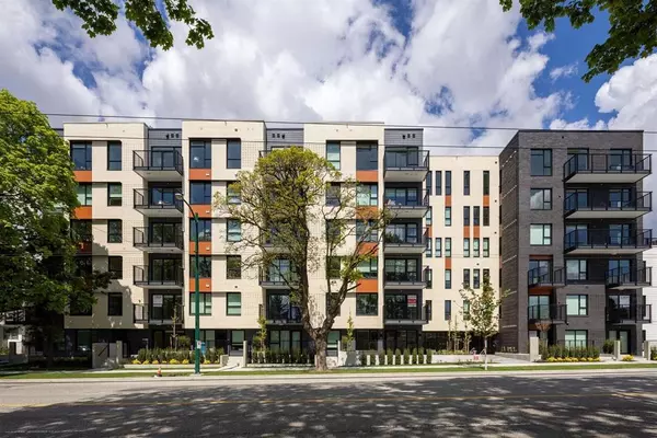 2235 E Broadway #401, Vancouver, BC V5N 0J5