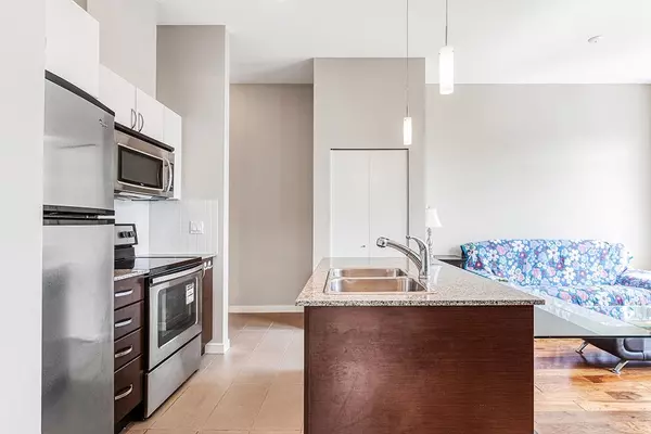 Surrey, BC V3T 0G2,13728 108 AVE #521