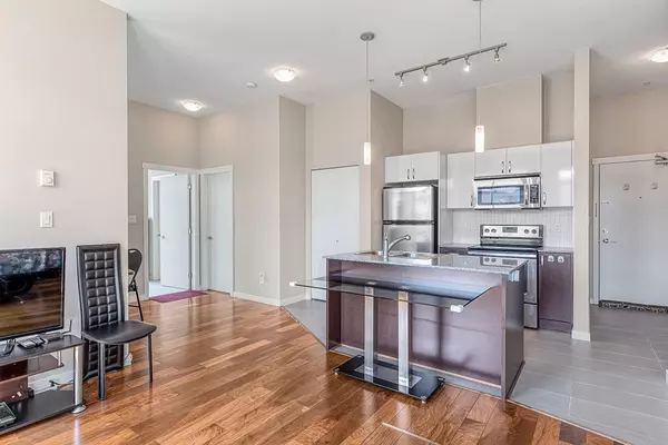 Surrey, BC V3T 0G2,13728 108 AVE #521