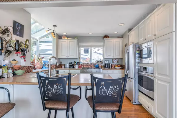 Surrey, BC V4B 2B1,14810 Prospect AVE