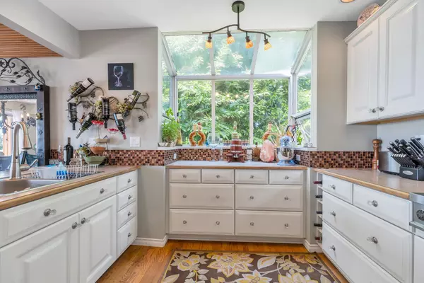 Surrey, BC V4B 2B1,14810 Prospect AVE